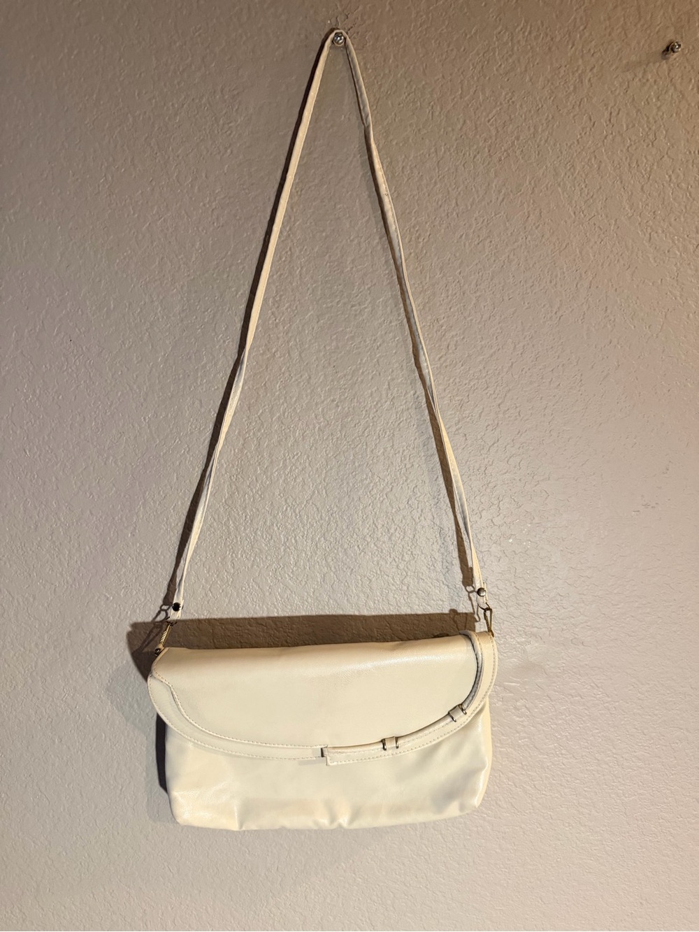 Vintage Cream colored Shoulder Bag Retro 60s/70s Faux Leather Purse